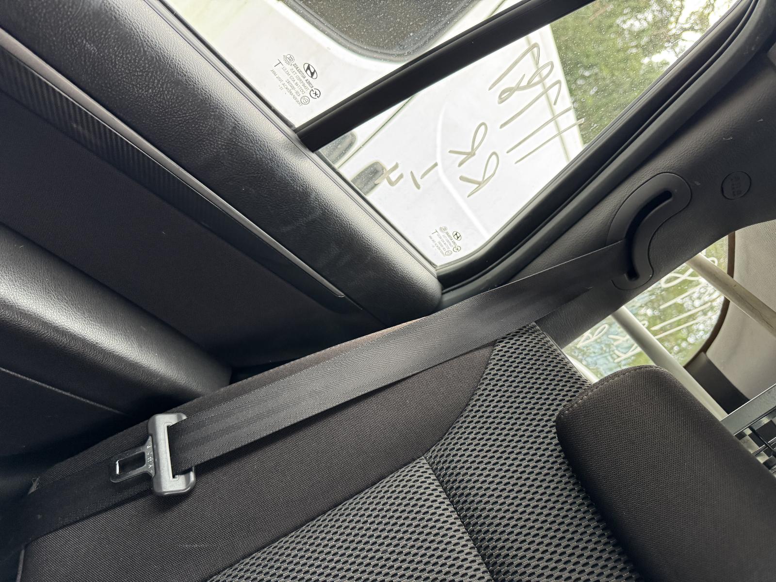View HYUNDAI SANTA FE 2011 5 Door Station Wagon Breaking