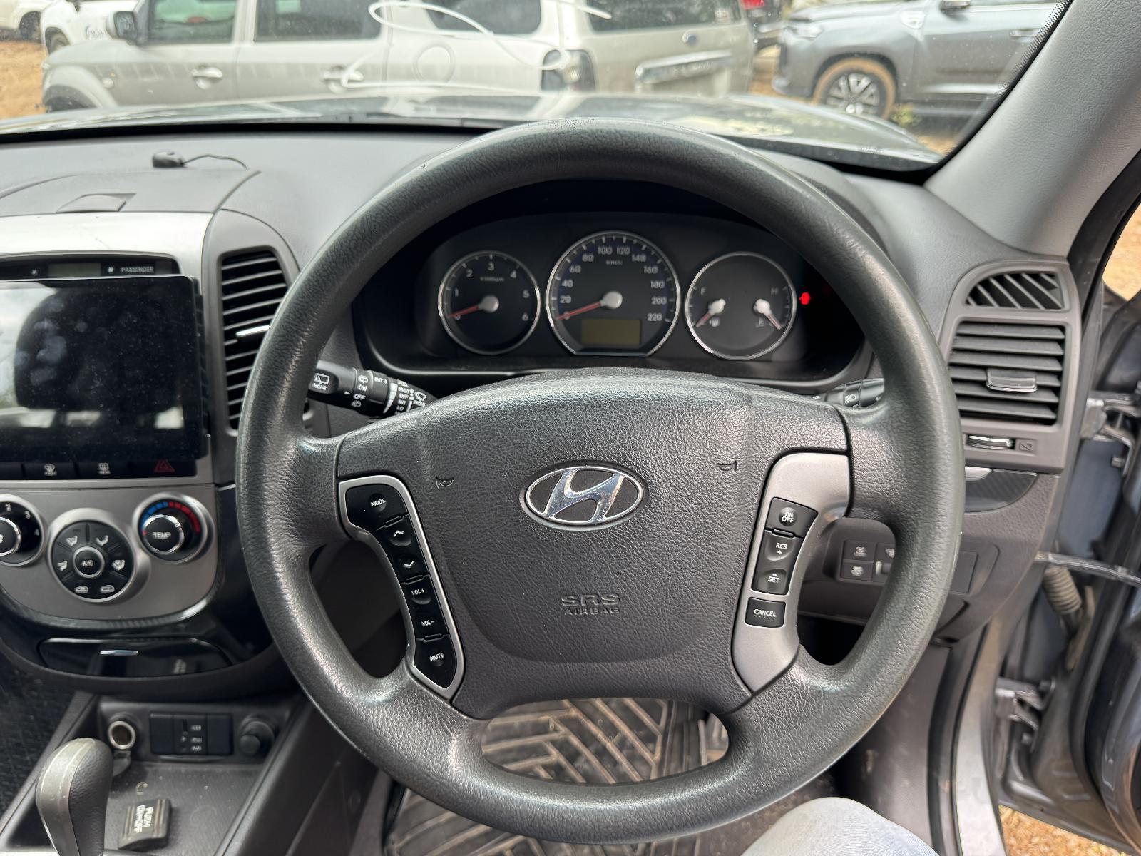 View HYUNDAI SANTA FE 2011 5 Door Station Wagon Breaking