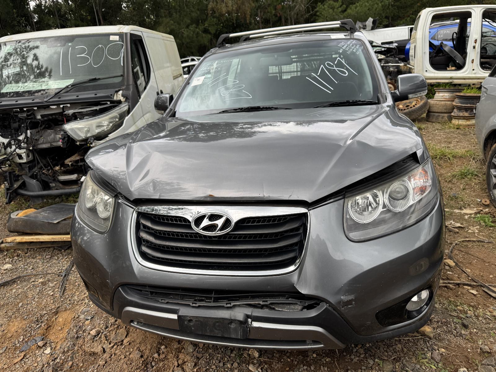 View HYUNDAI SANTA FE 2011 5 Door Station Wagon Breaking