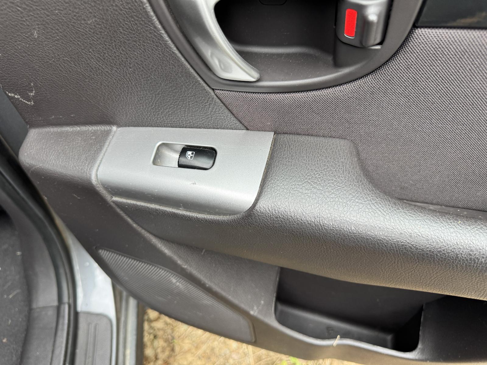 View HYUNDAI SANTA FE 2011 5 Door Station Wagon Breaking