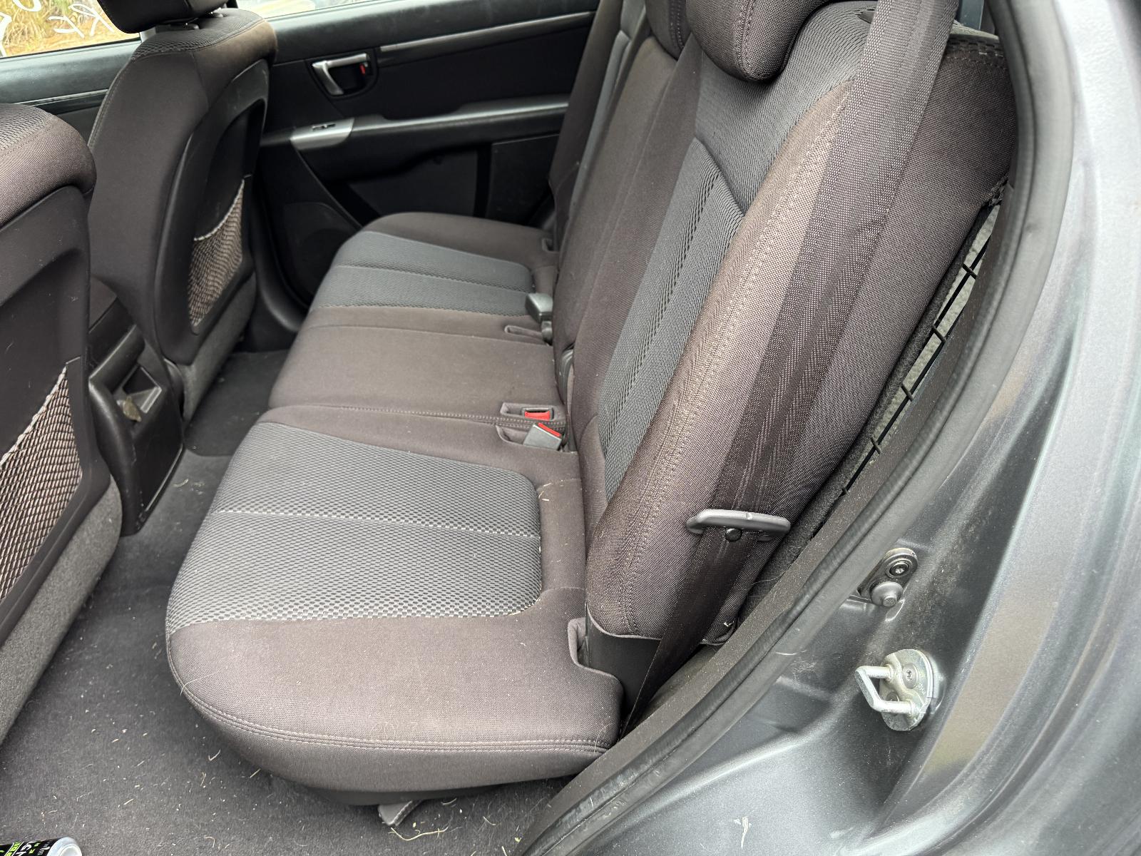 View HYUNDAI SANTA FE 2011 5 Door Station Wagon Breaking
