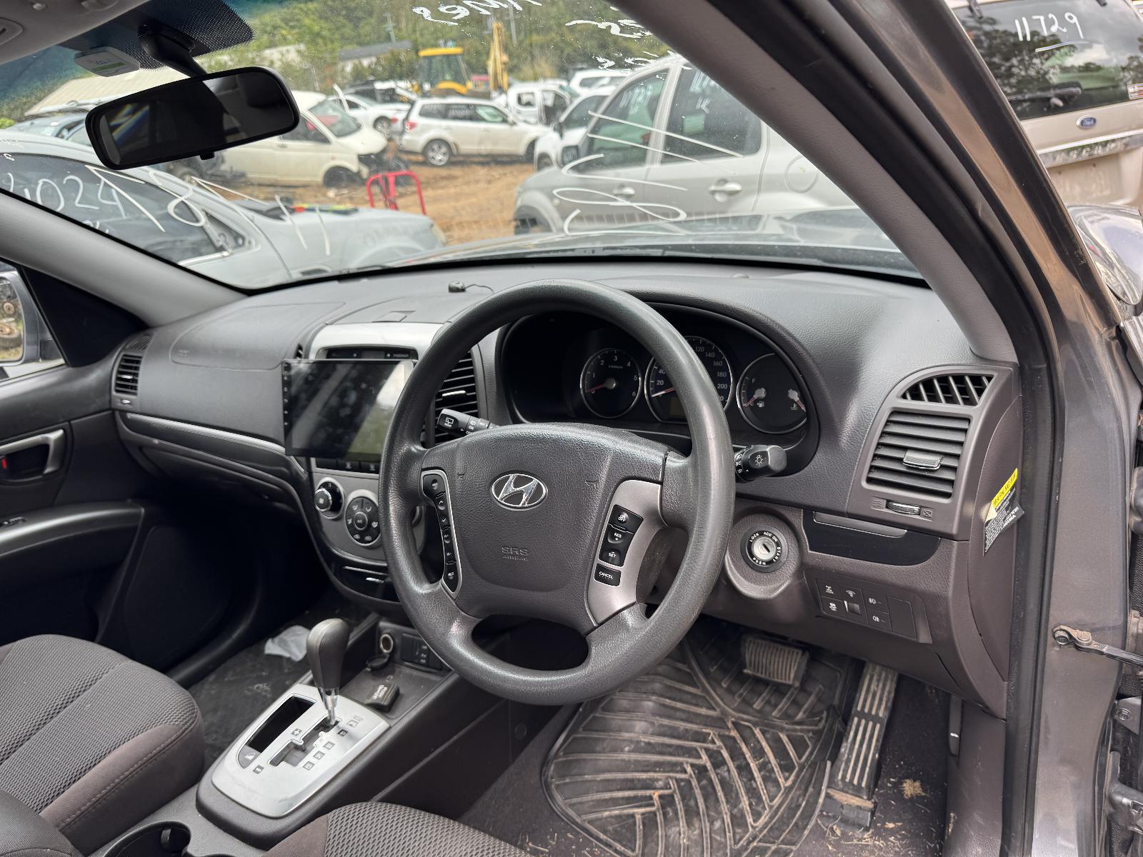 View HYUNDAI SANTA FE 2011 5 Door Station Wagon Breaking