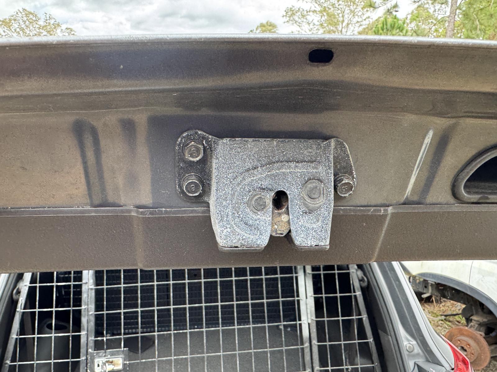 View HYUNDAI SANTA FE 2011 5 Door Station Wagon Breaking