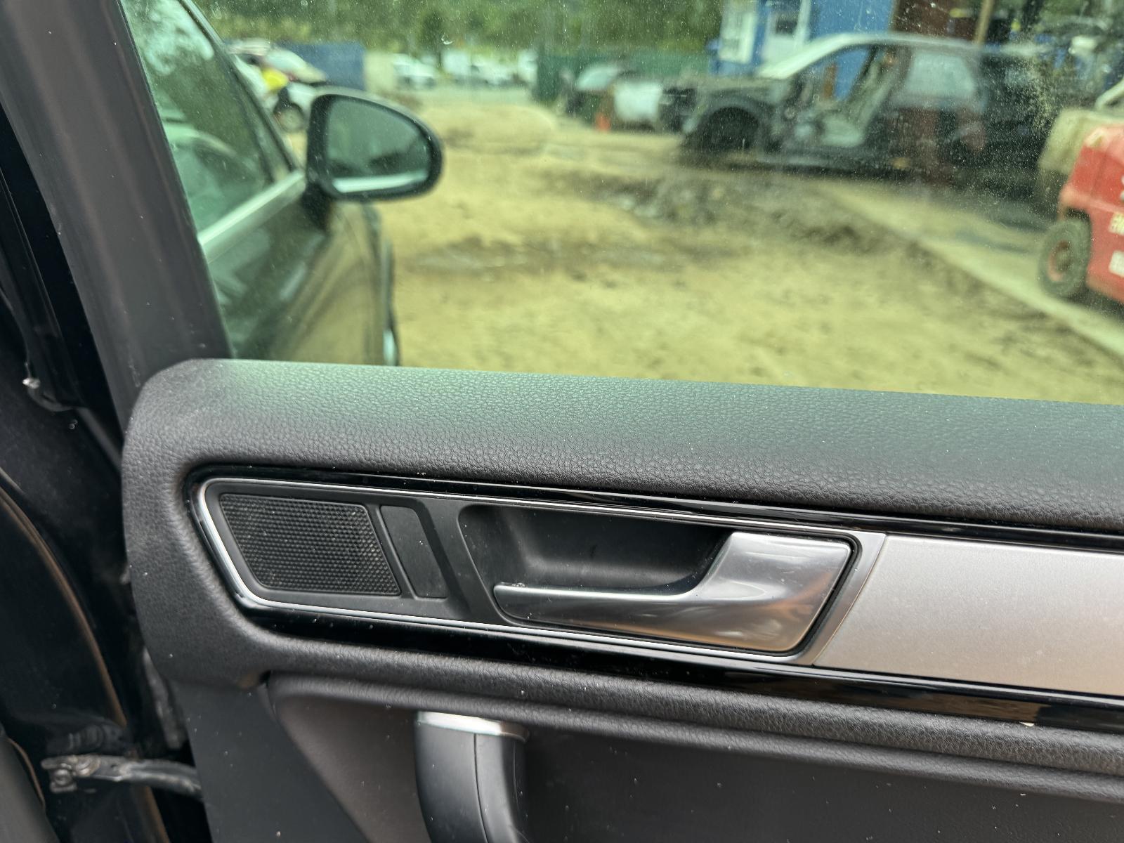 View VOLKSWAGEN TOUAREG 2016 4 Door Station Wagon Breaking