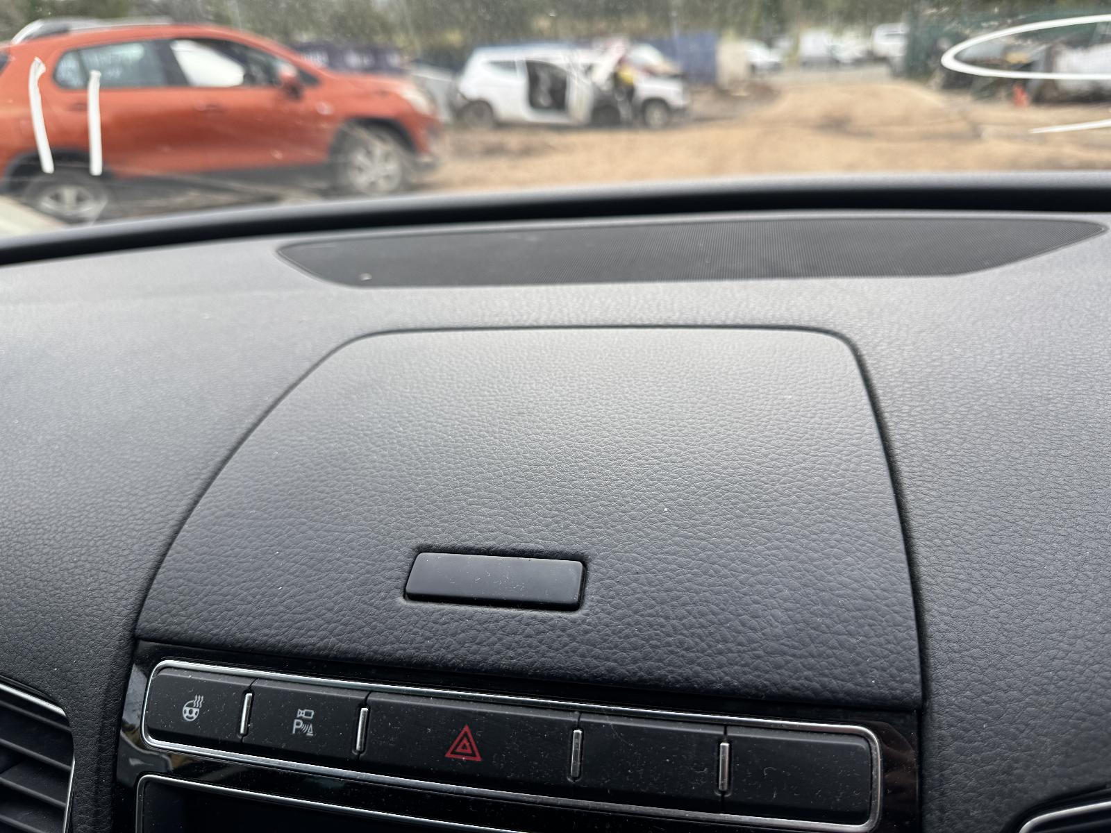 View VOLKSWAGEN TOUAREG 2016 4 Door Station Wagon Breaking