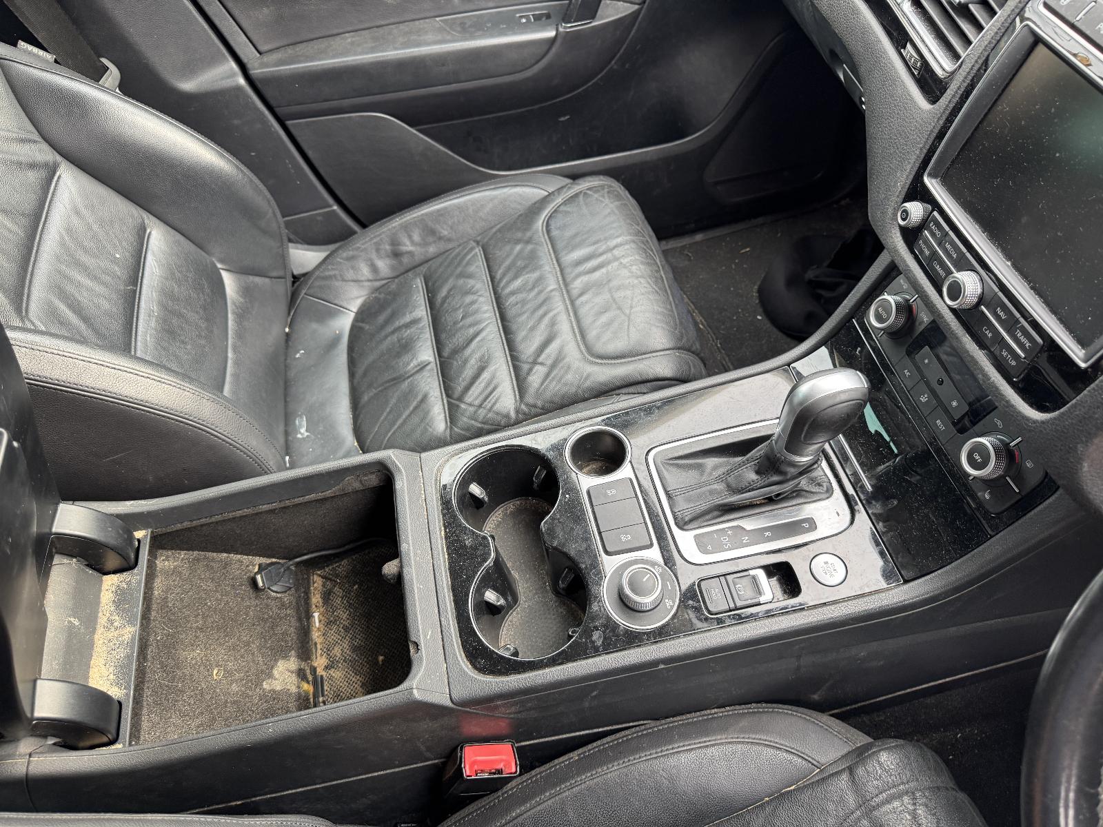 View VOLKSWAGEN TOUAREG 2016 4 Door Station Wagon Breaking