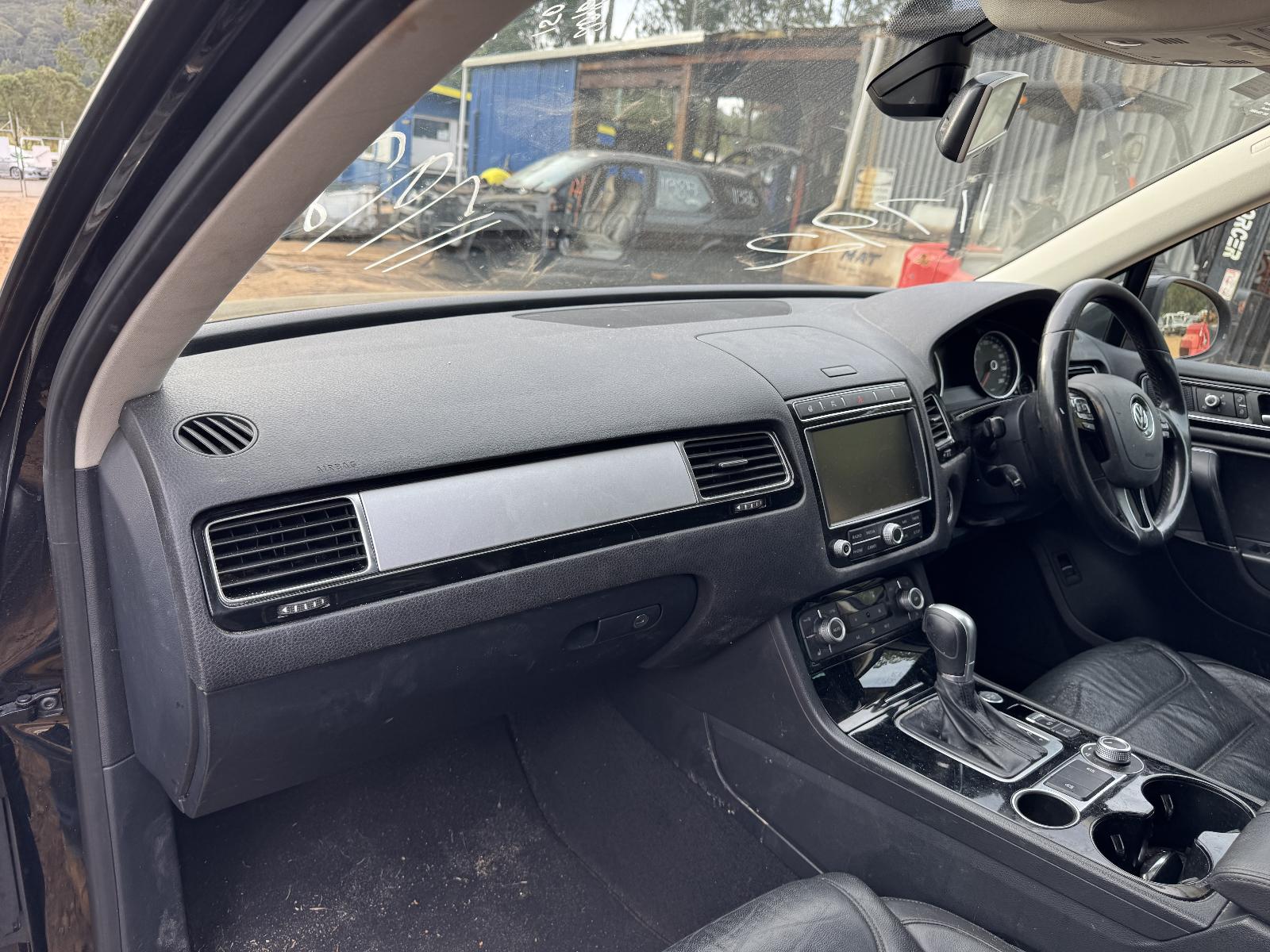 View VOLKSWAGEN TOUAREG 2016 4 Door Station Wagon Breaking