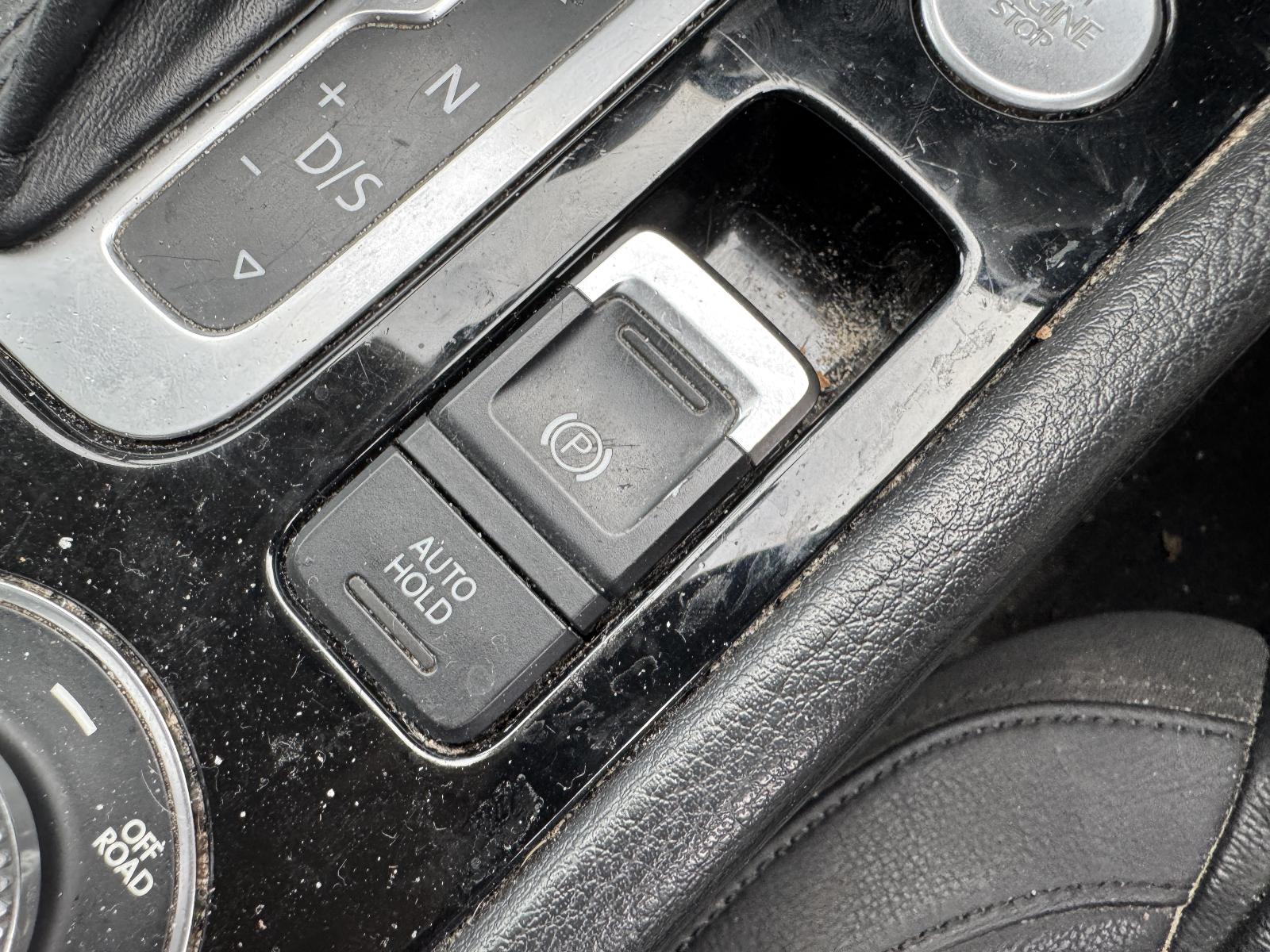 View VOLKSWAGEN TOUAREG 2016 4 Door Station Wagon Breaking
