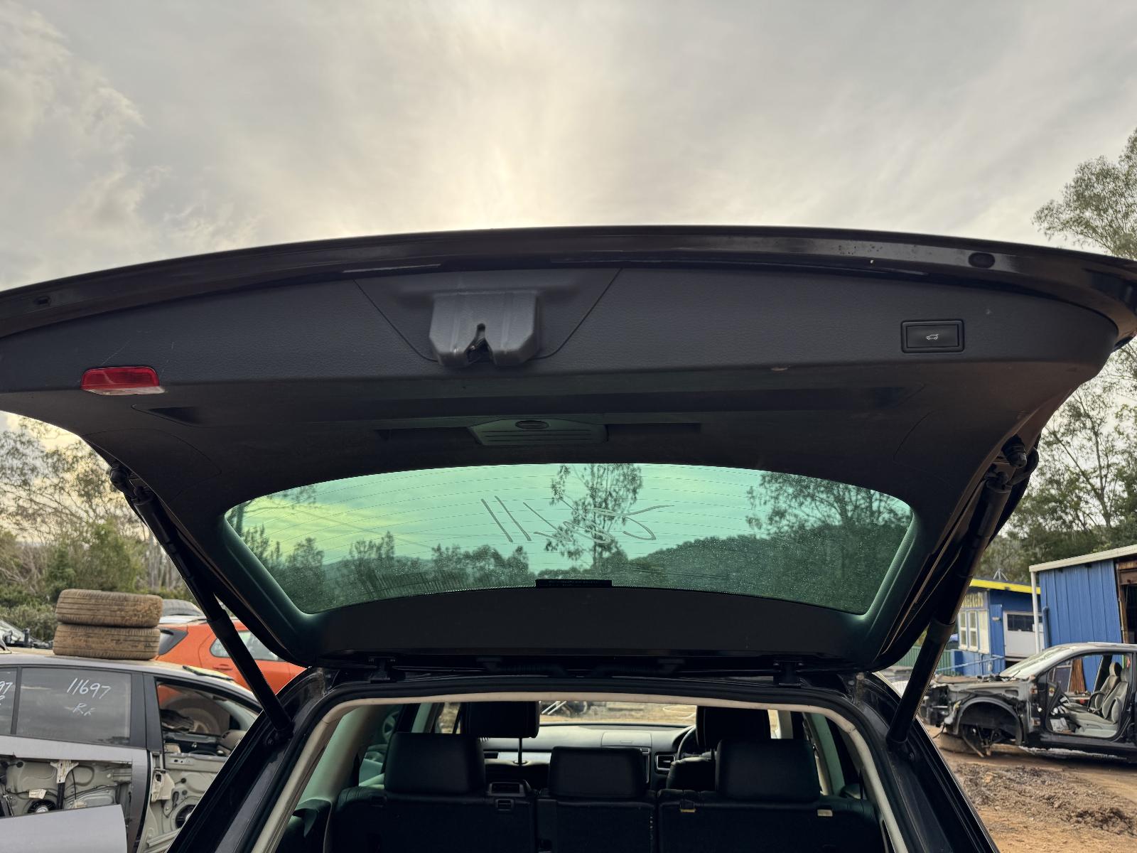 View VOLKSWAGEN TOUAREG 2016 4 Door Station Wagon Breaking