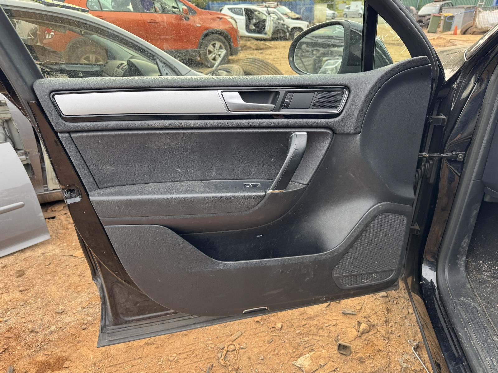 View VOLKSWAGEN TOUAREG 2016 4 Door Station Wagon Breaking