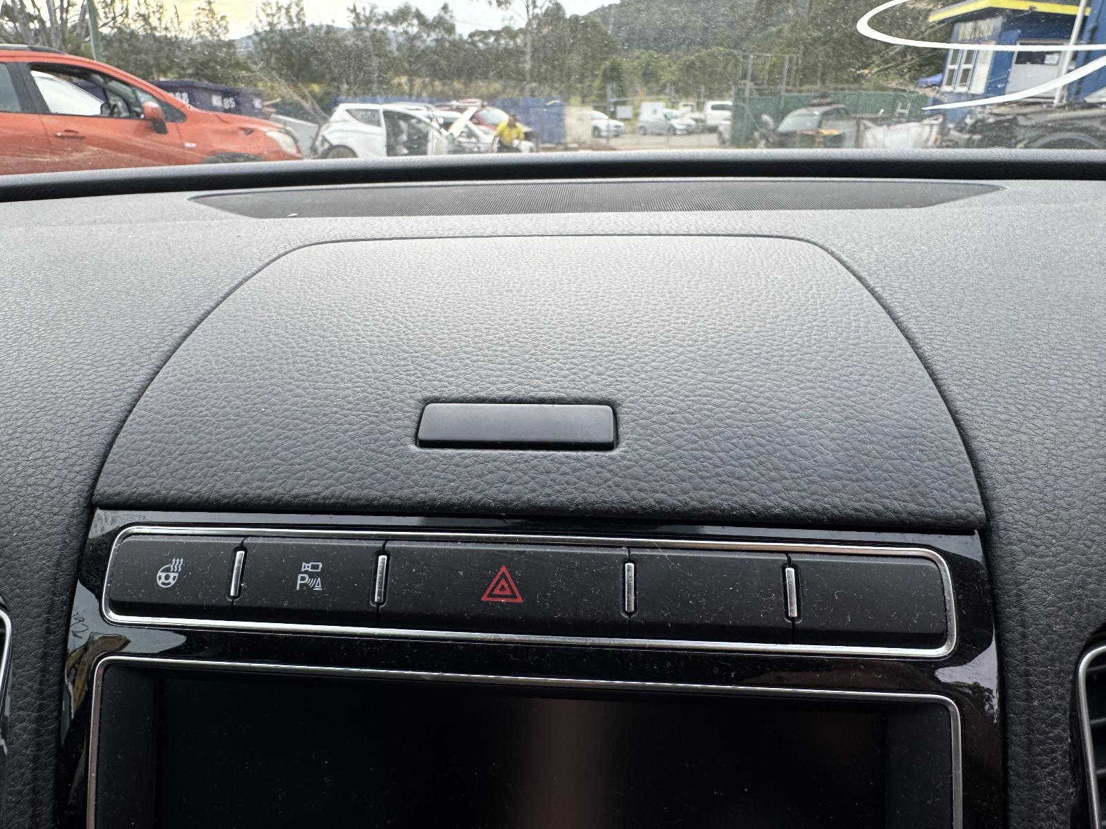 View VOLKSWAGEN TOUAREG 2016 4 Door Station Wagon Breaking