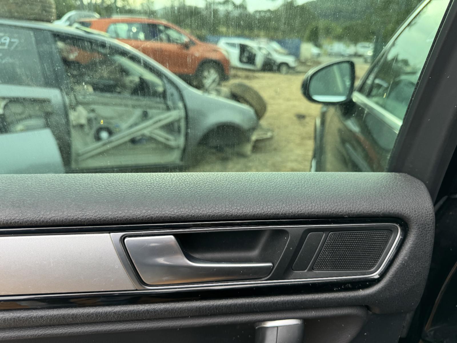 View VOLKSWAGEN TOUAREG 2016 4 Door Station Wagon Breaking
