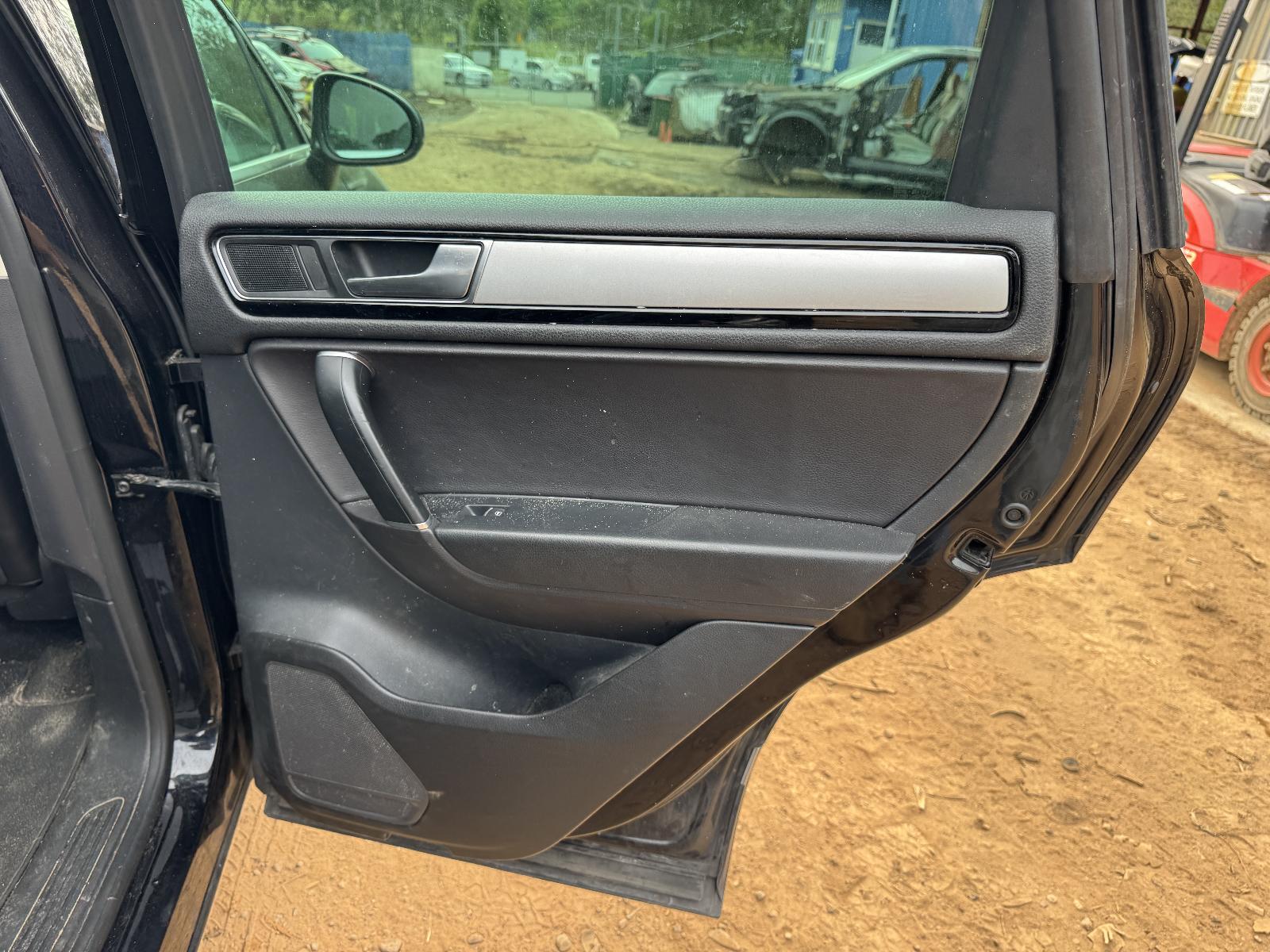 View VOLKSWAGEN TOUAREG 2016 4 Door Station Wagon Breaking