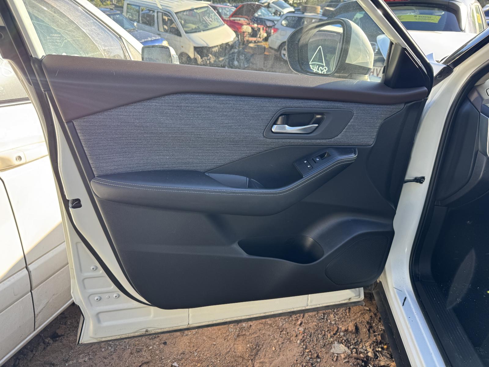View NISSAN XTRAIL 2024 5 Door Station Wagon Breaking