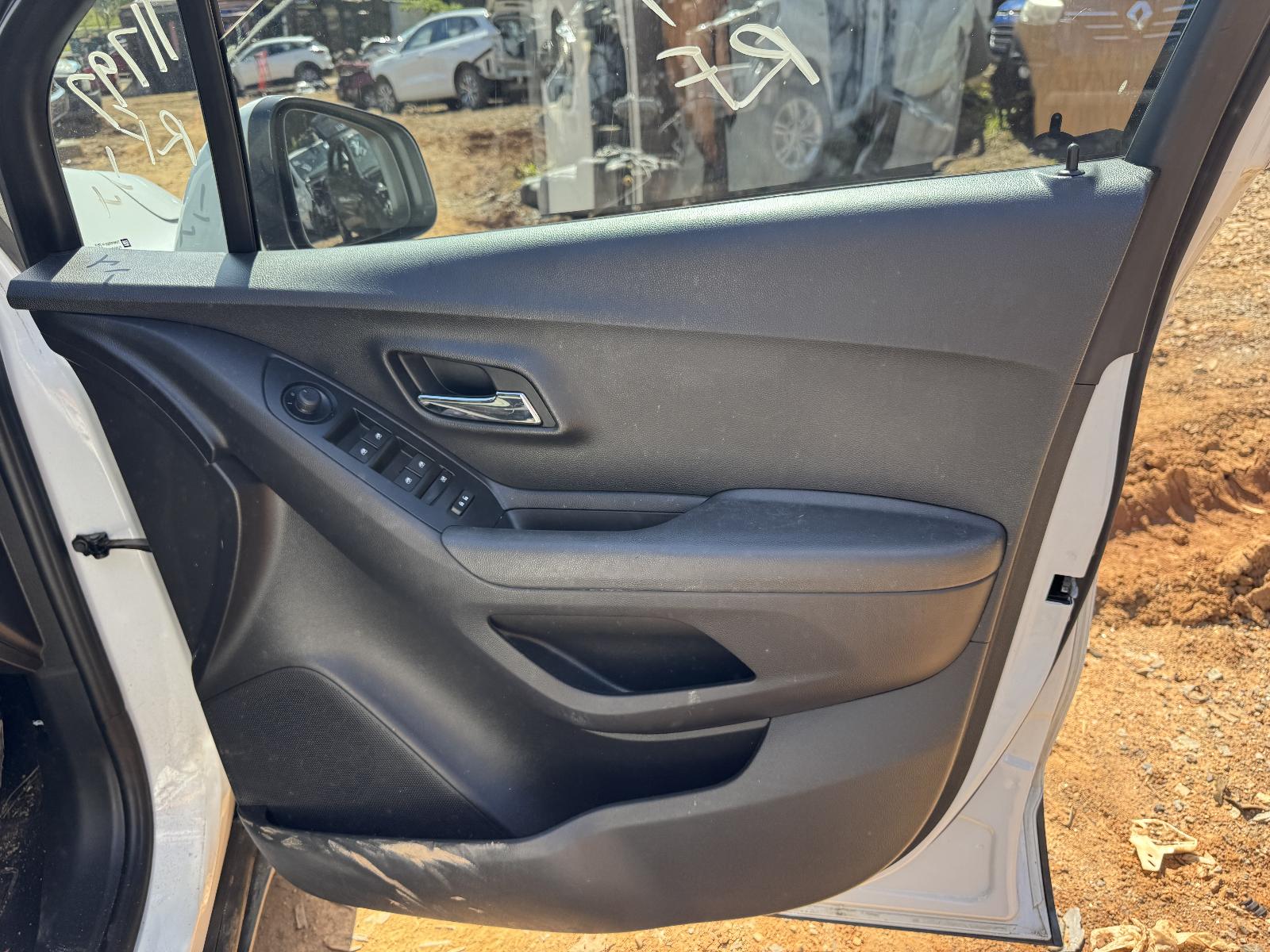 View HOLDEN TRAX 2017 4 Door Station Wagon Breaking