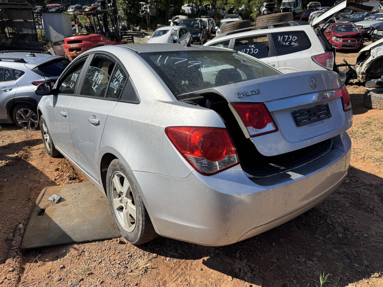 View HOLDEN CRUZE 2010 4 Door Sedan Breaking