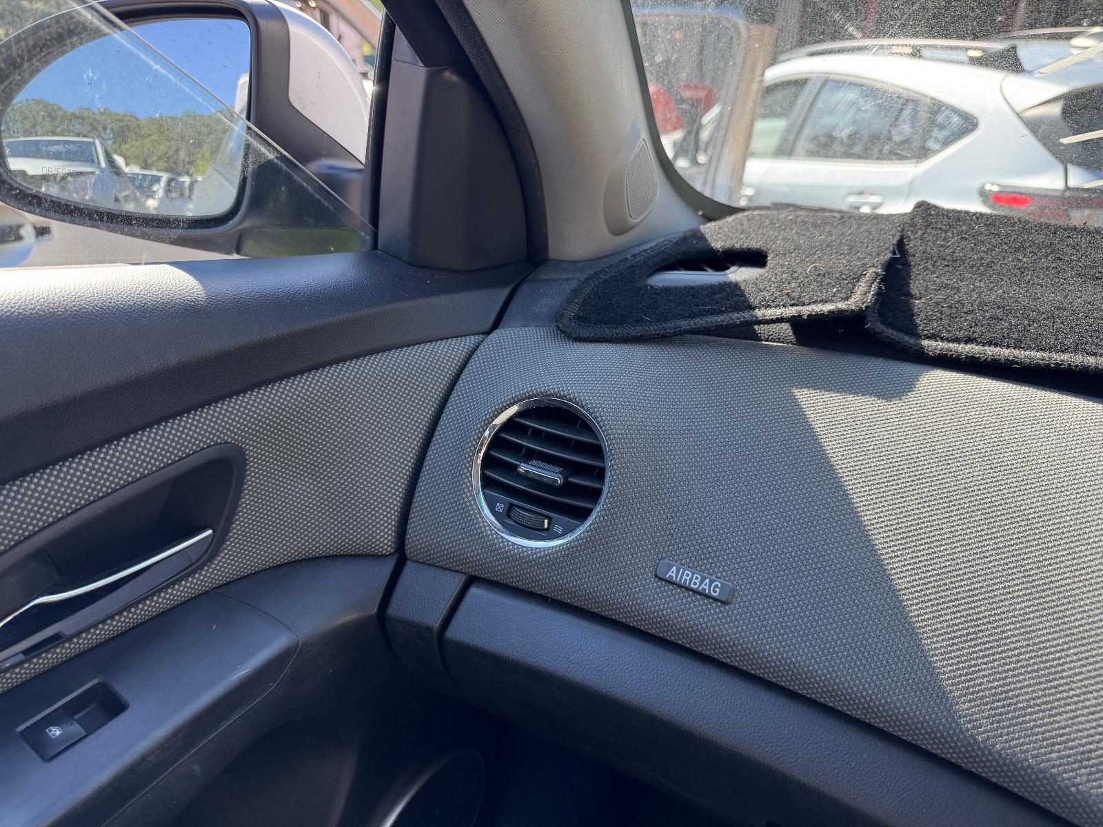 View HOLDEN CRUZE 2010 4 Door Sedan Breaking
