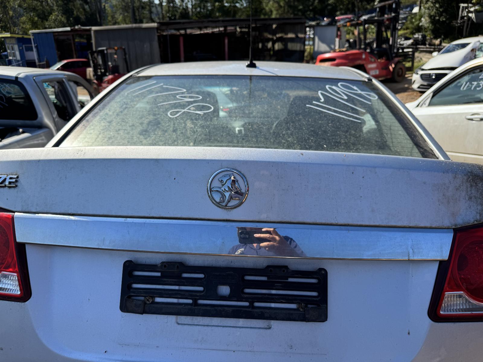 View HOLDEN CRUZE 2010 4 Door Sedan Breaking