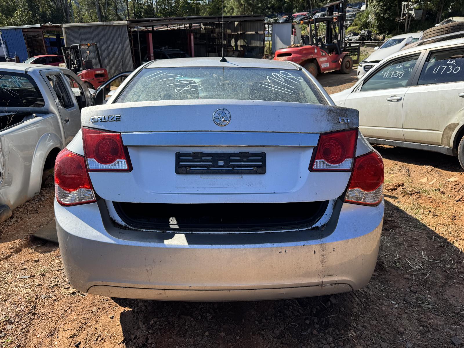 View HOLDEN CRUZE 2010 4 Door Sedan Breaking