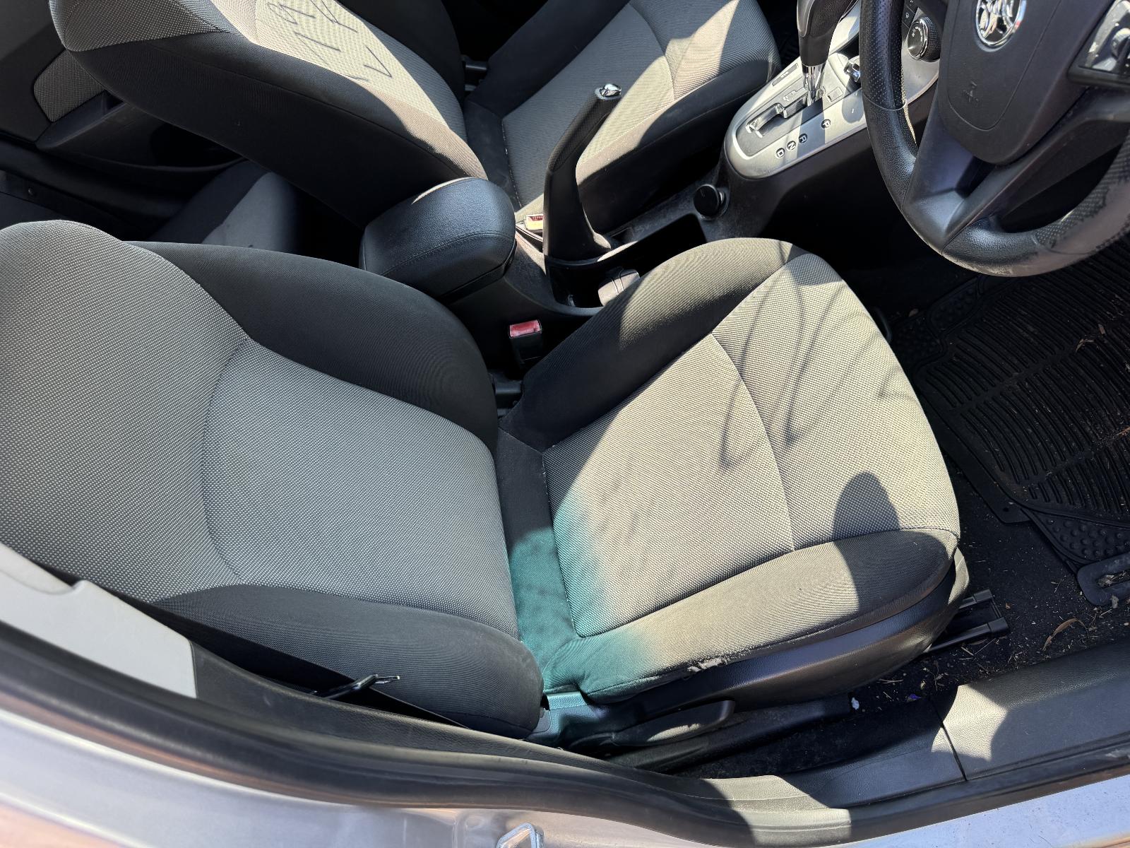 View HOLDEN CRUZE 2010 4 Door Sedan Breaking