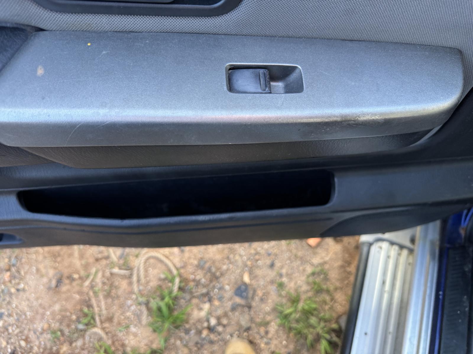 View NISSAN NAVARA 2004 4 Door Utility Breaking