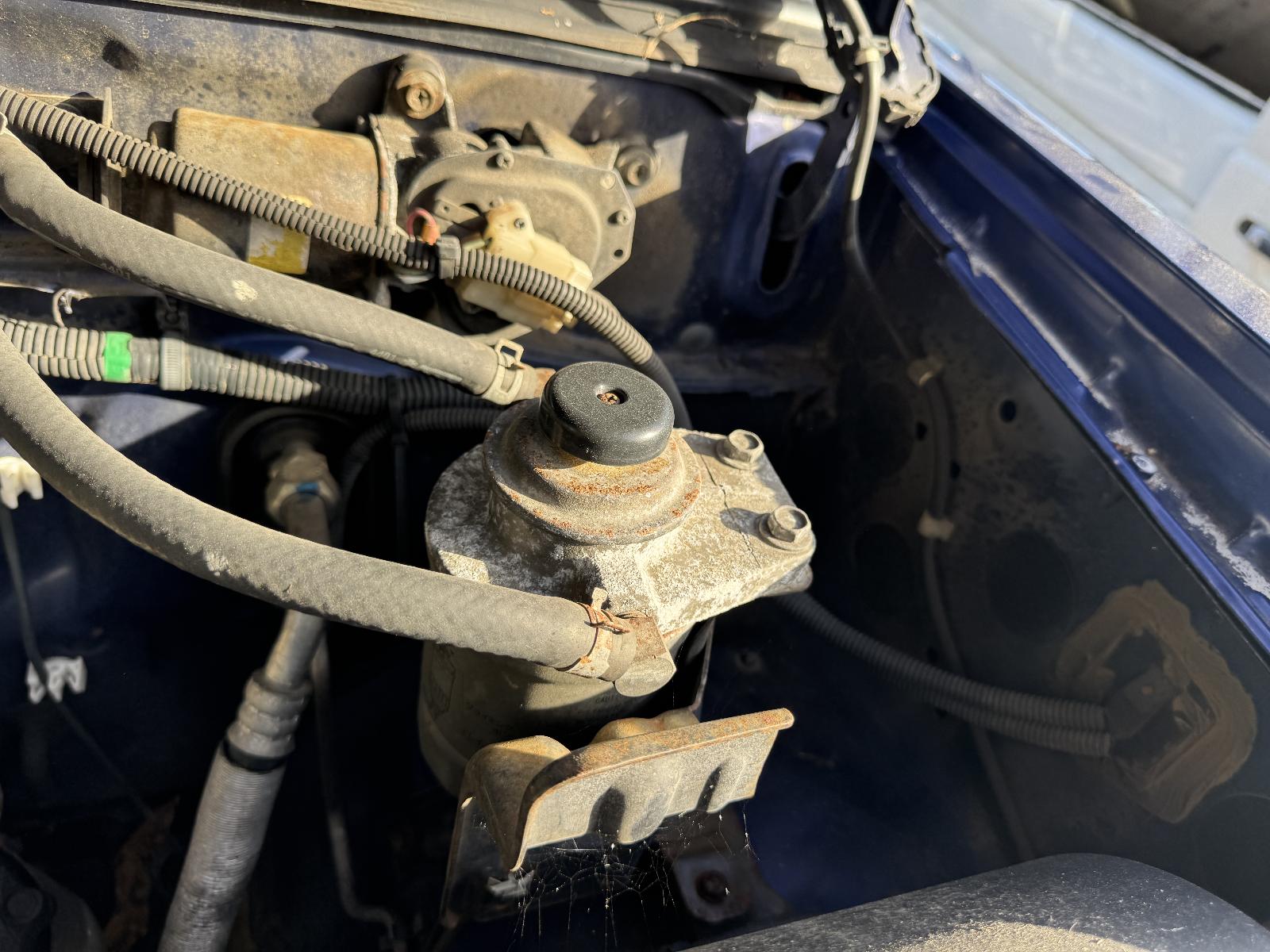 View NISSAN NAVARA 2004 4 Door Utility Breaking