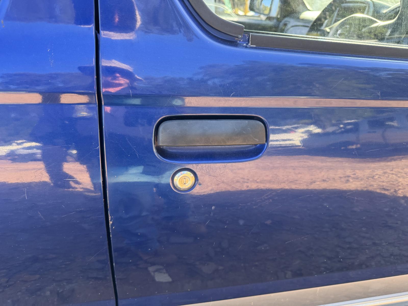 View NISSAN NAVARA 2004 4 Door Utility Breaking
