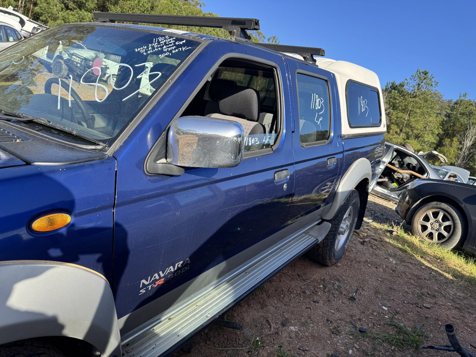 View NISSAN NAVARA 2004 4 Door Utility Breaking