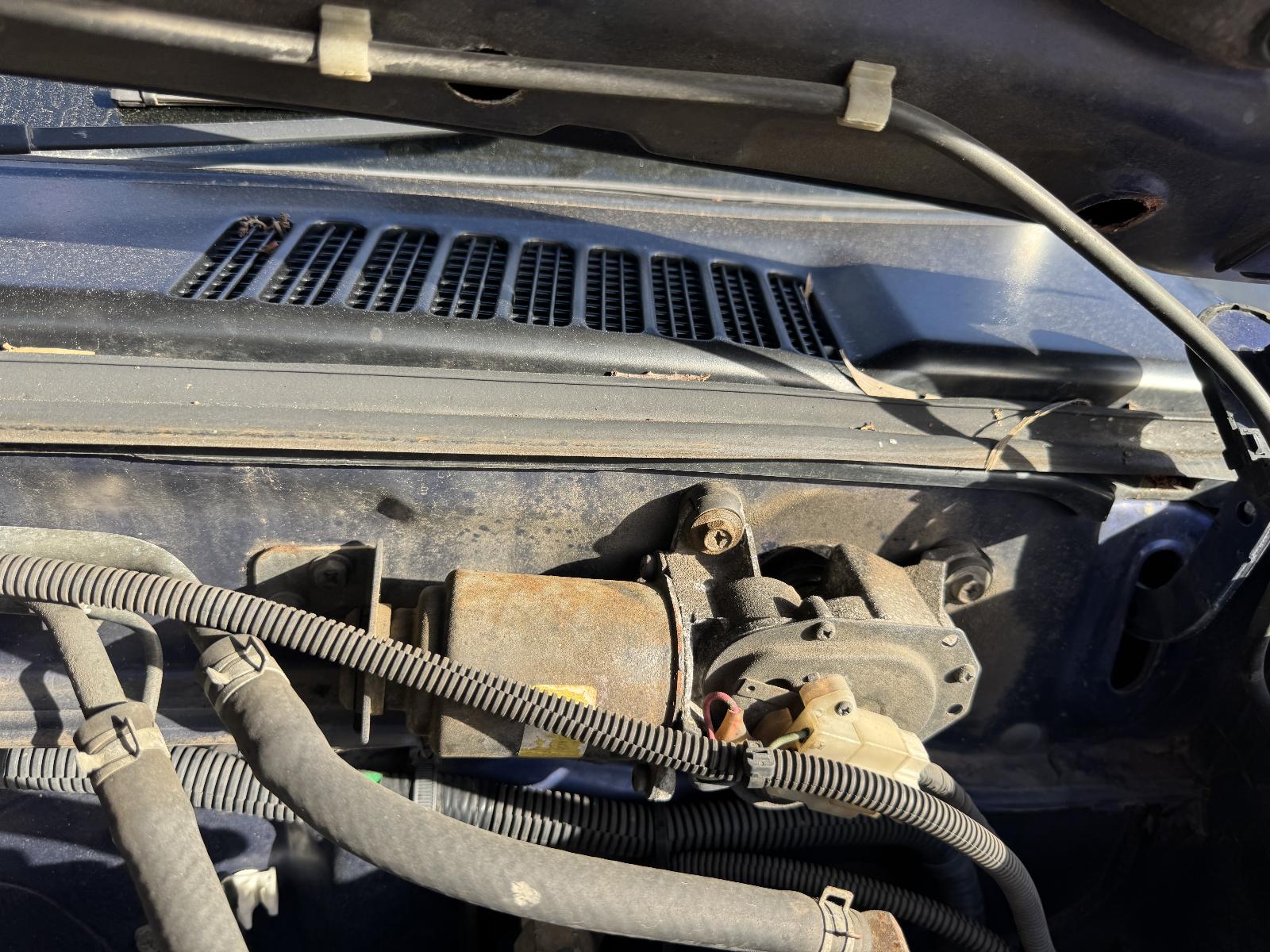 View NISSAN NAVARA 2004 4 Door Utility Breaking