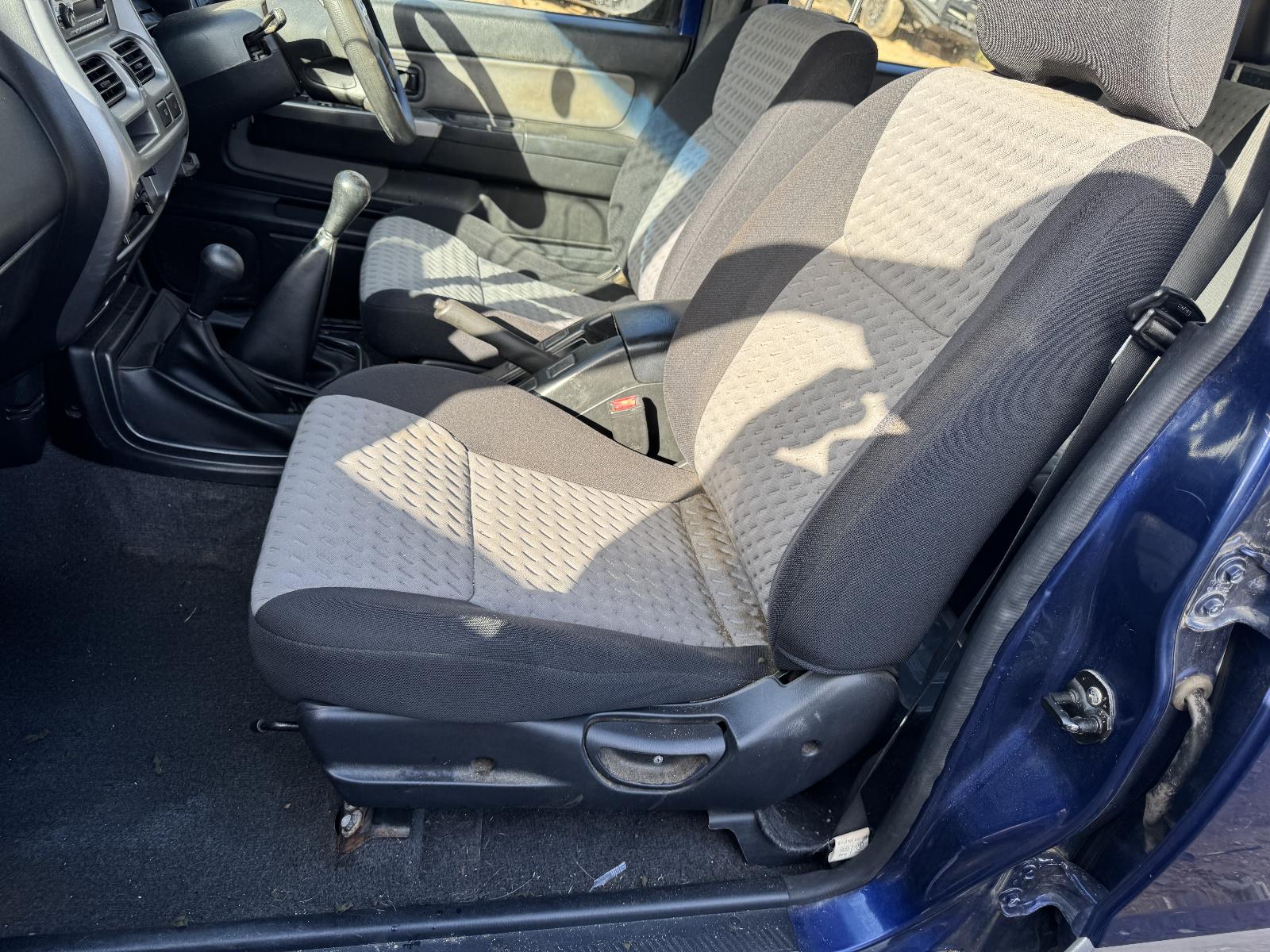 View NISSAN NAVARA 2004 4 Door Utility Breaking
