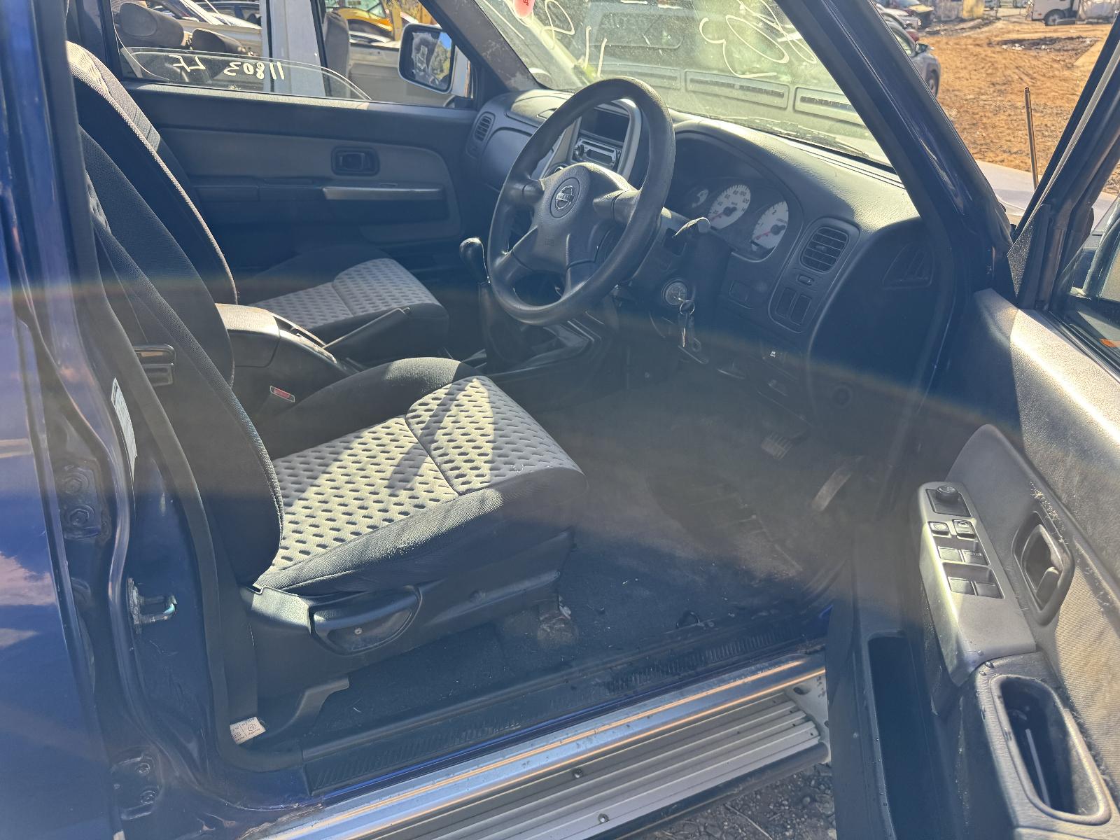 View NISSAN NAVARA 2004 4 Door Utility Breaking