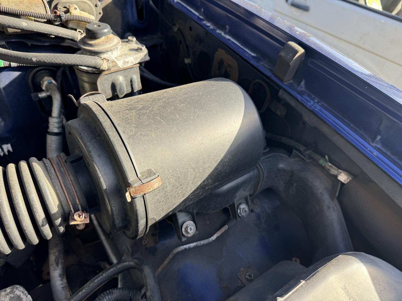 View NISSAN NAVARA 2004 4 Door Utility Breaking