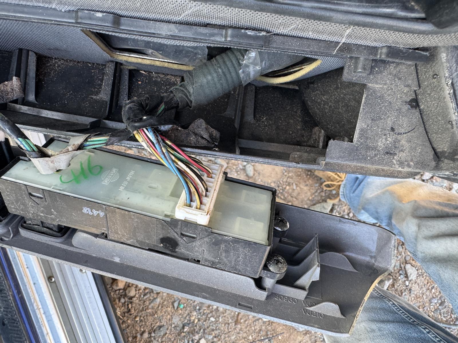 View NISSAN NAVARA 2004 4 Door Utility Breaking