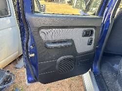 View NISSAN NAVARA 2004 4 Door Utility Breaking