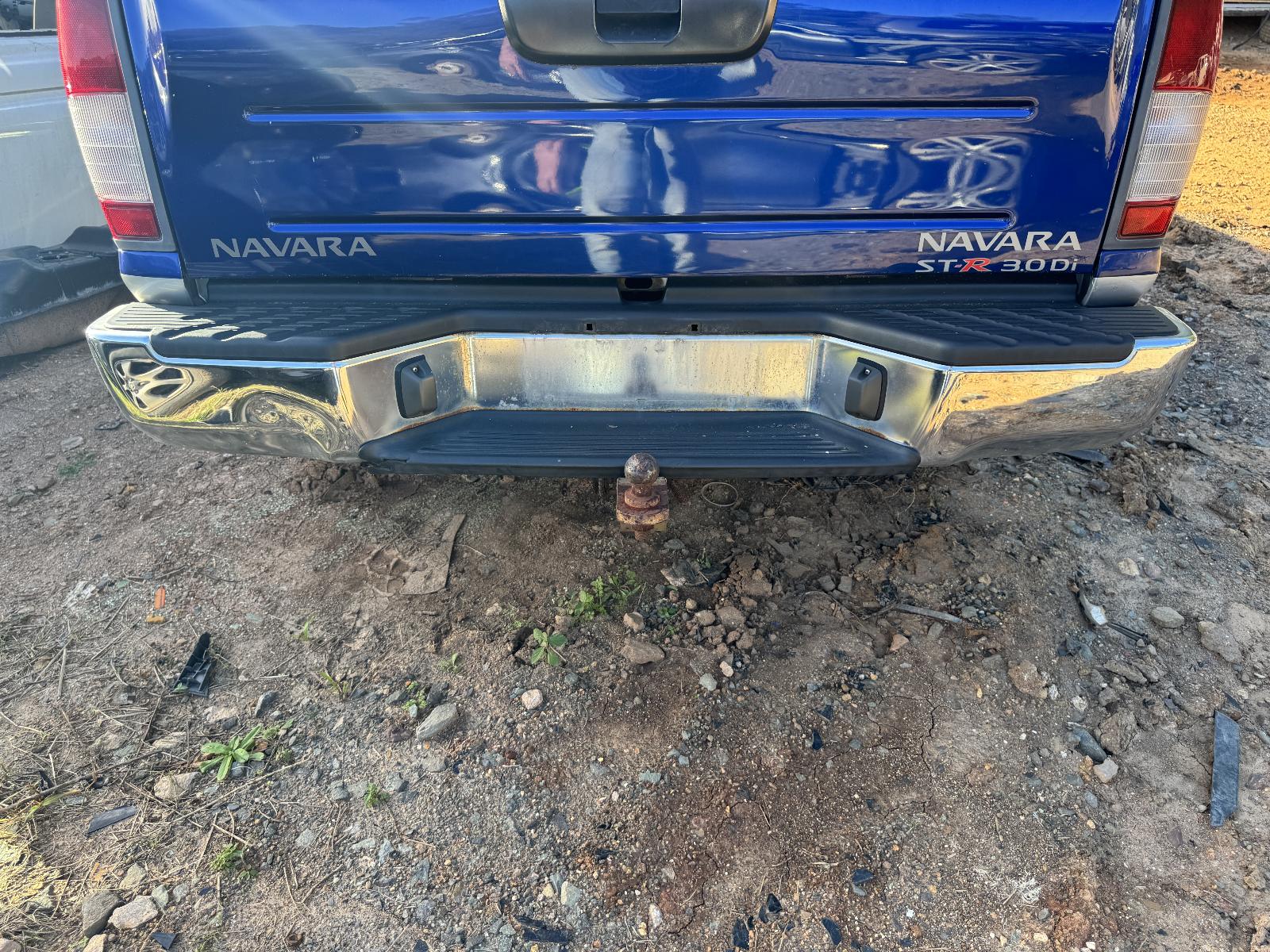 View NISSAN NAVARA 2004 4 Door Utility Breaking