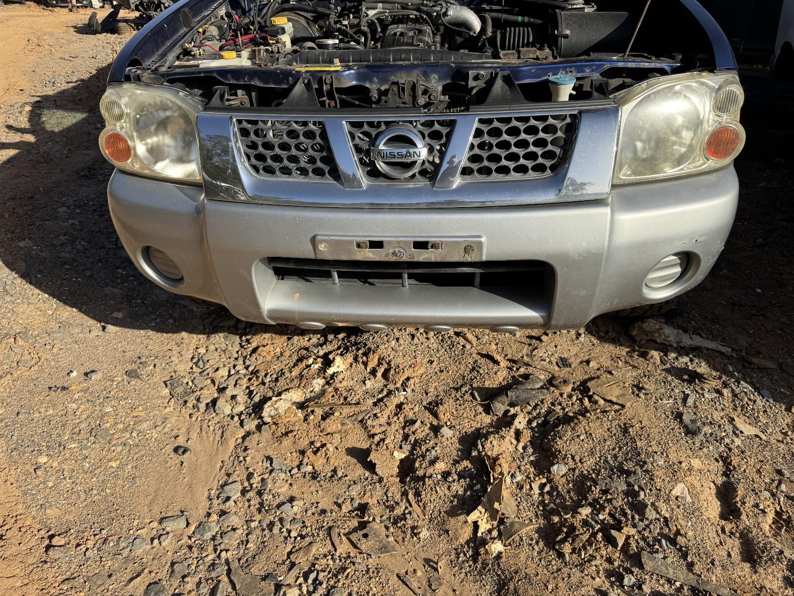 View NISSAN NAVARA 2004 4 Door Utility Breaking