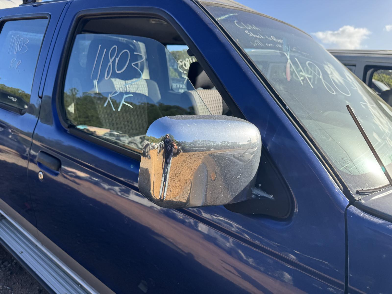 View NISSAN NAVARA 2004 4 Door Utility Breaking
