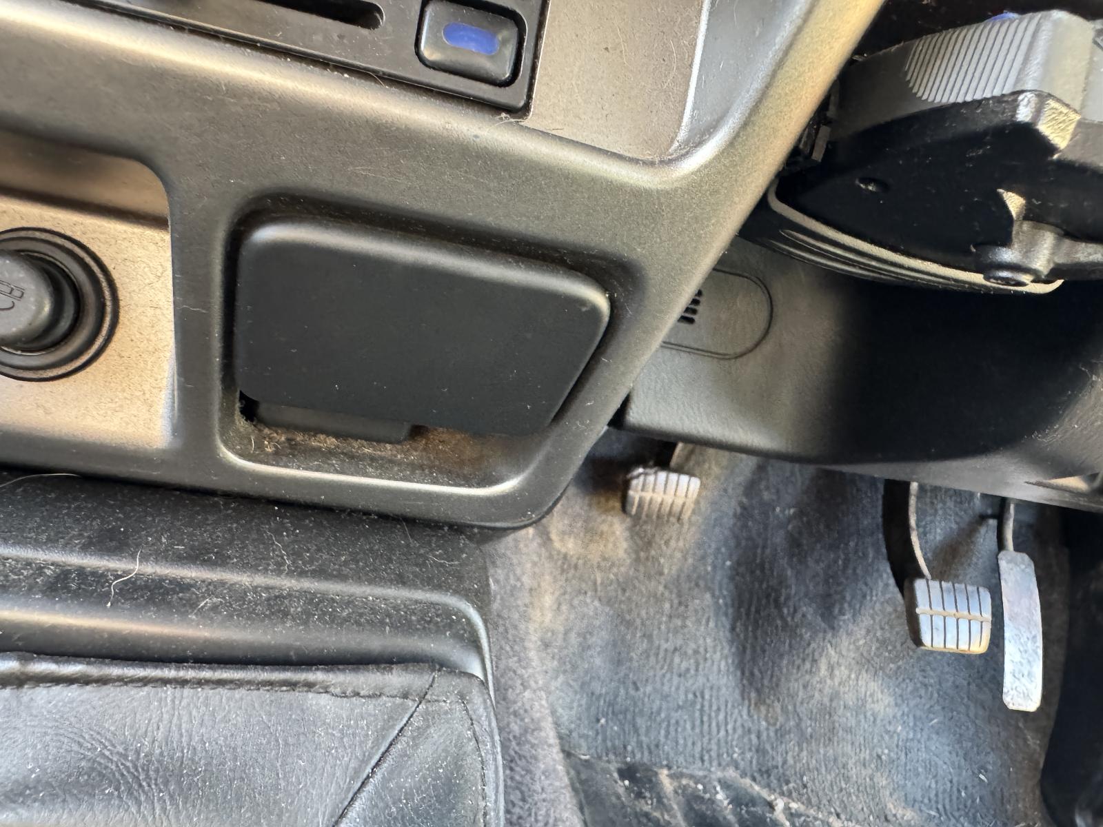 View NISSAN NAVARA 2004 4 Door Utility Breaking