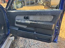 View NISSAN NAVARA 2004 4 Door Utility Breaking