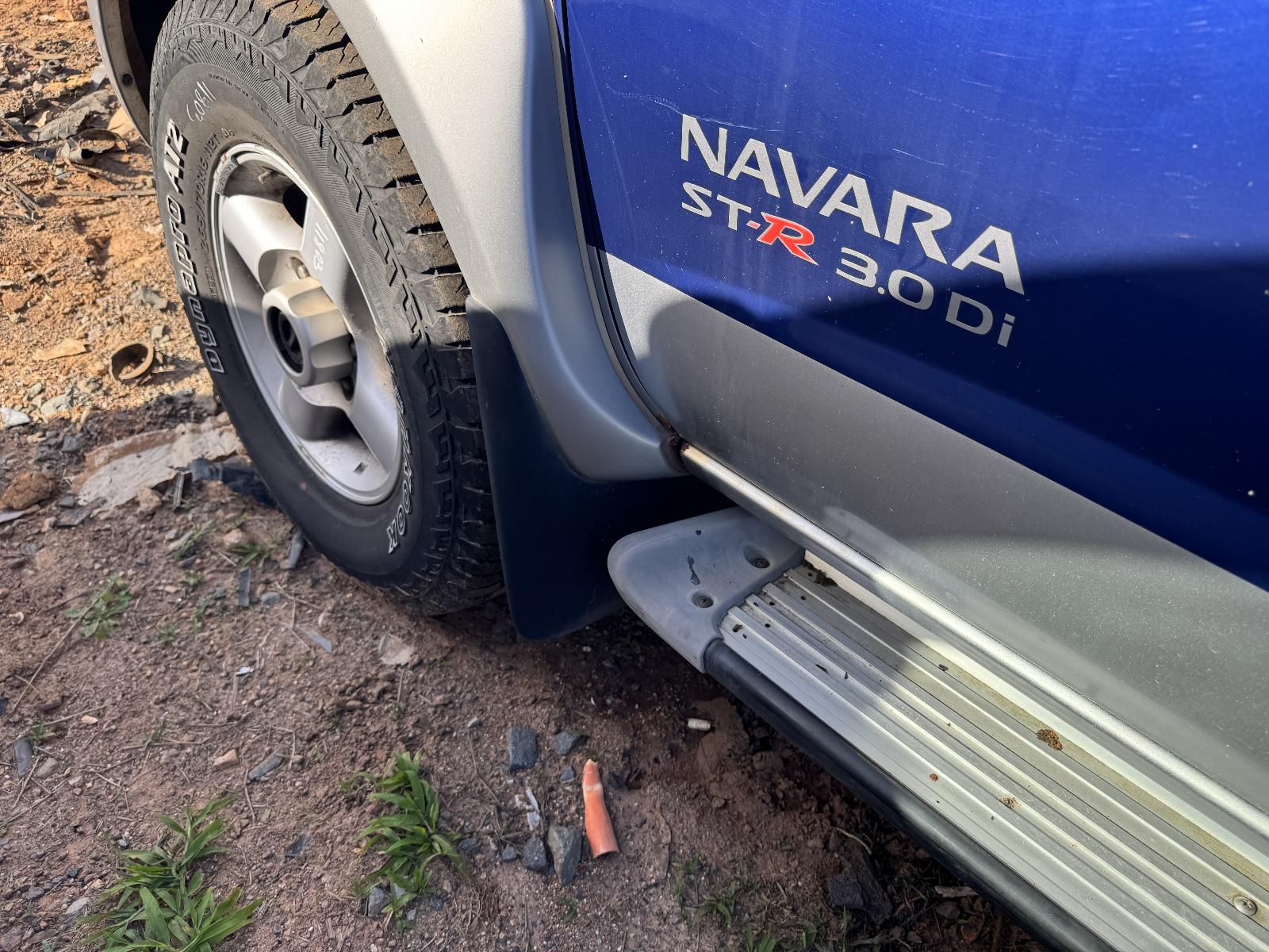 View NISSAN NAVARA 2004 4 Door Utility Breaking