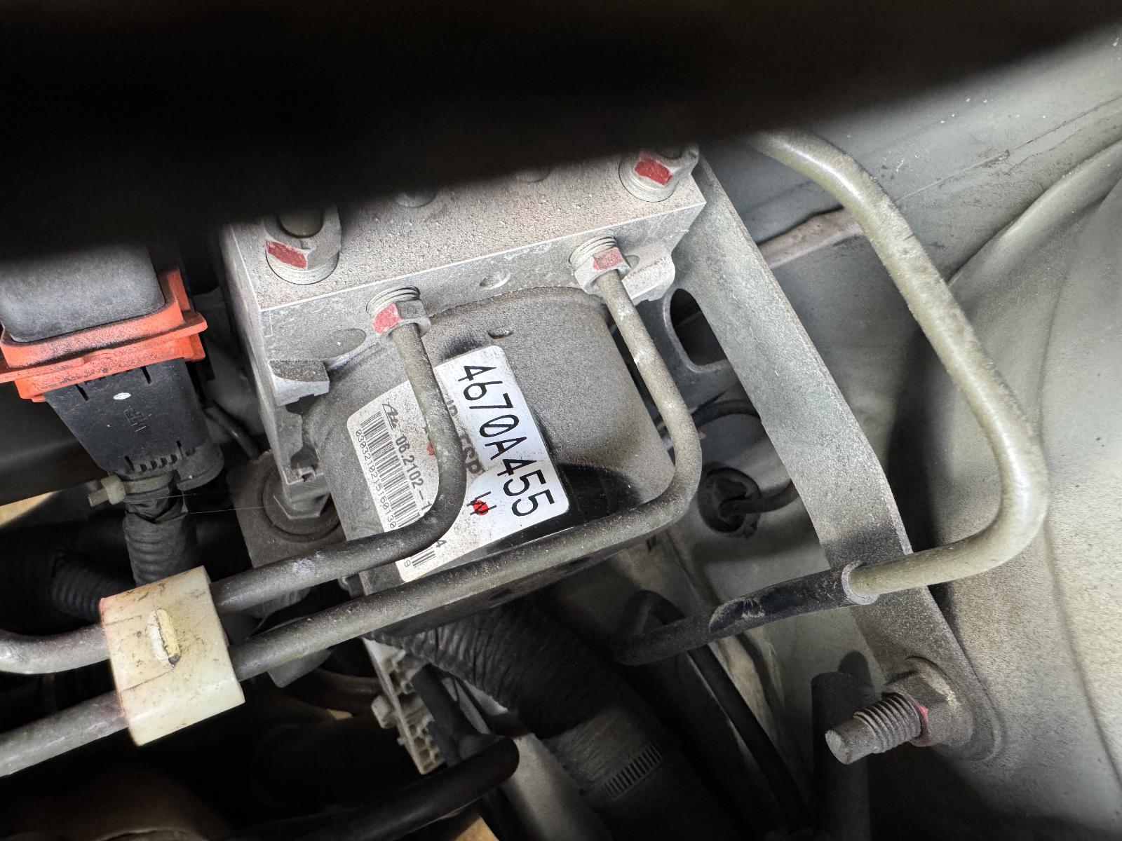View MITSUBISHI OUTLANDER 2010 5 Door Station Wagon Breaking