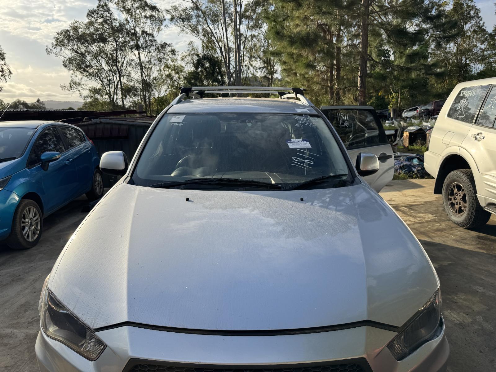 View MITSUBISHI OUTLANDER 2010 5 Door Station Wagon Breaking