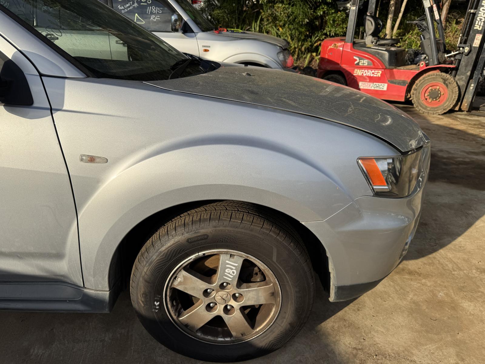 View MITSUBISHI OUTLANDER 2010 5 Door Station Wagon Breaking