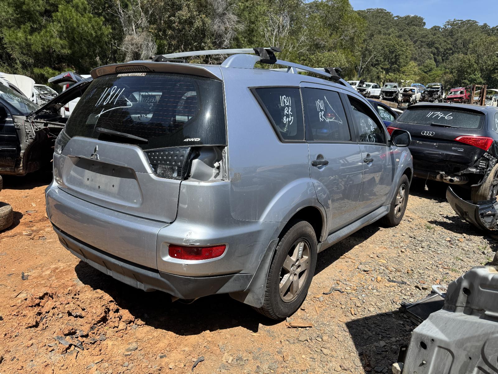 View MITSUBISHI OUTLANDER 2010 5 Door Station Wagon Breaking
