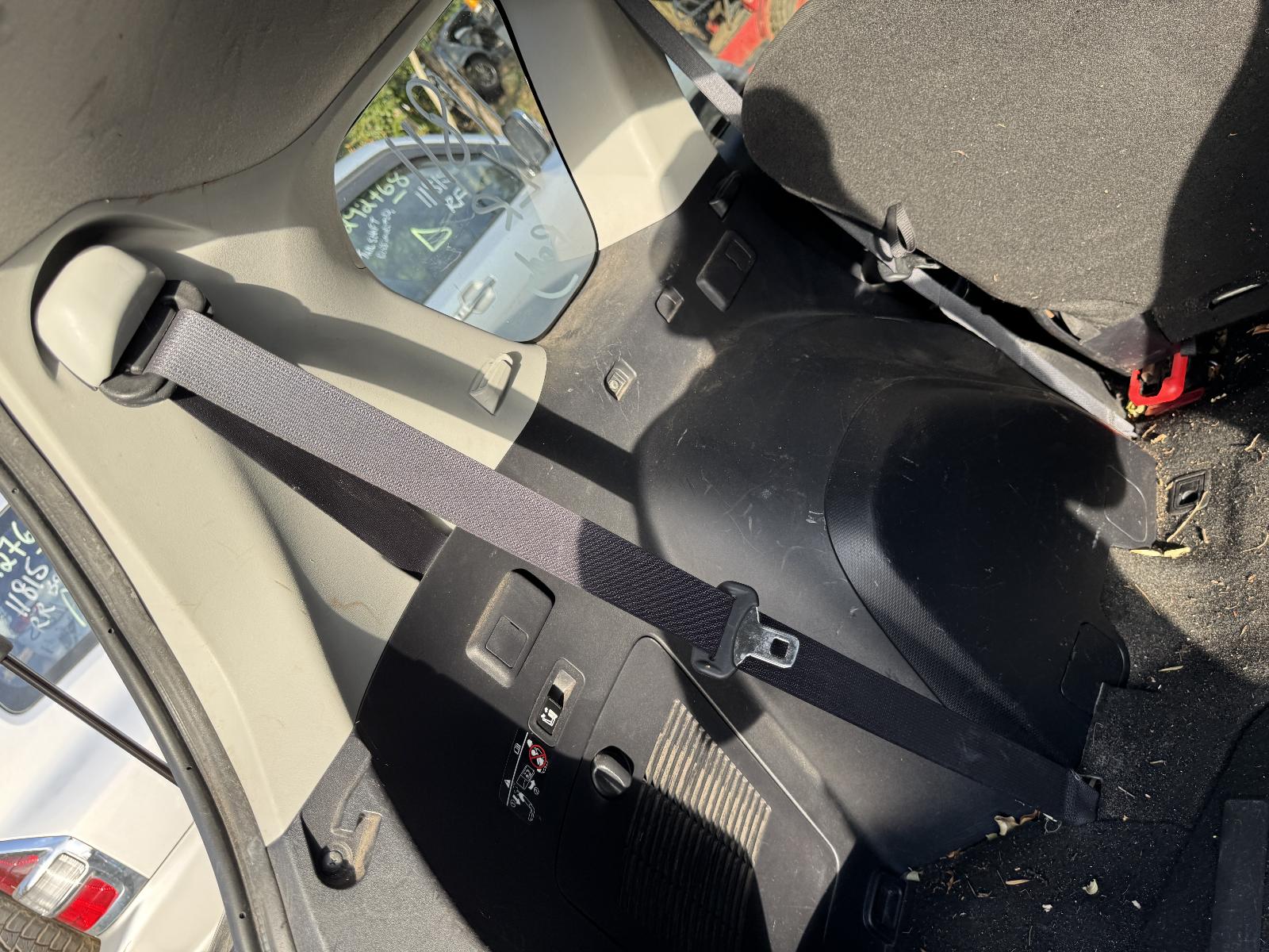 View MITSUBISHI OUTLANDER 2010 5 Door Station Wagon Breaking