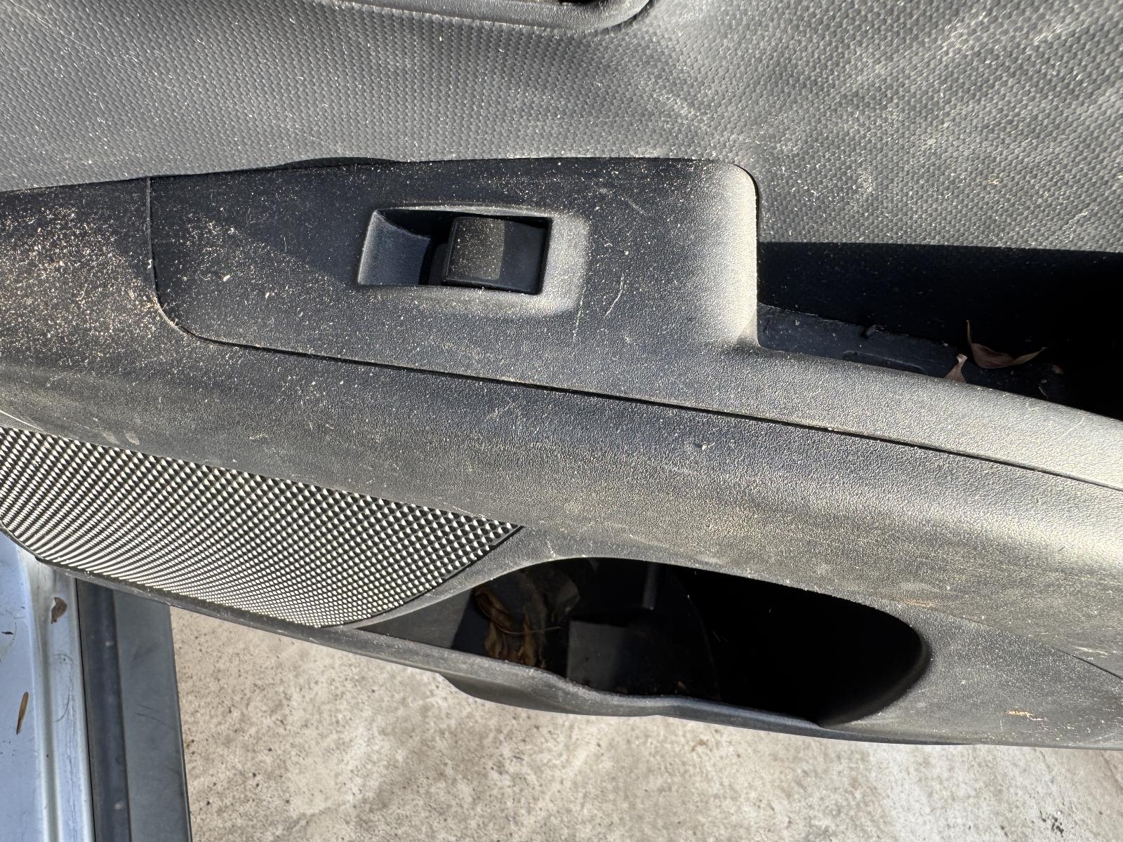 View MITSUBISHI OUTLANDER 2010 5 Door Station Wagon Breaking