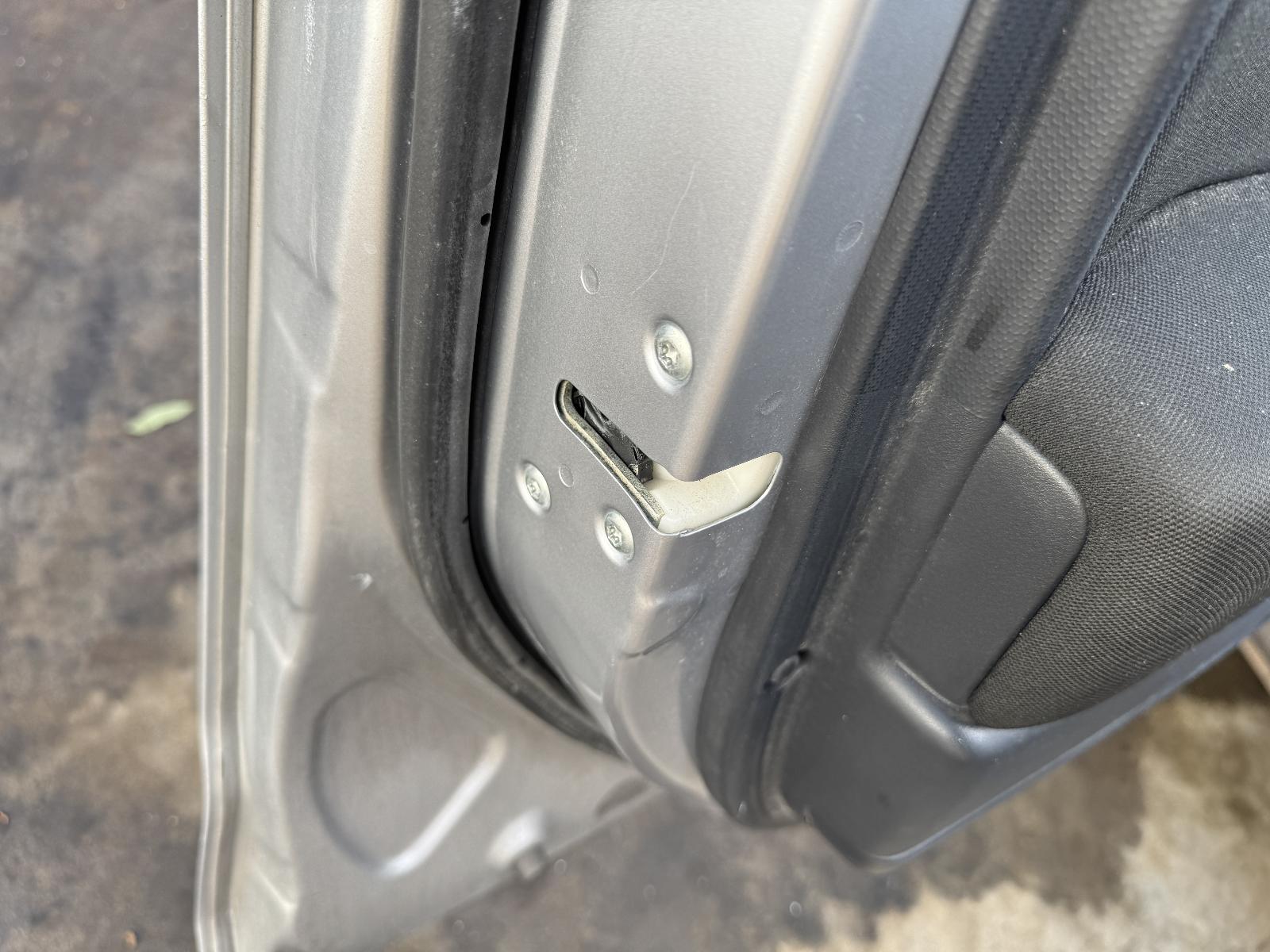 View MITSUBISHI OUTLANDER 2010 5 Door Station Wagon Breaking