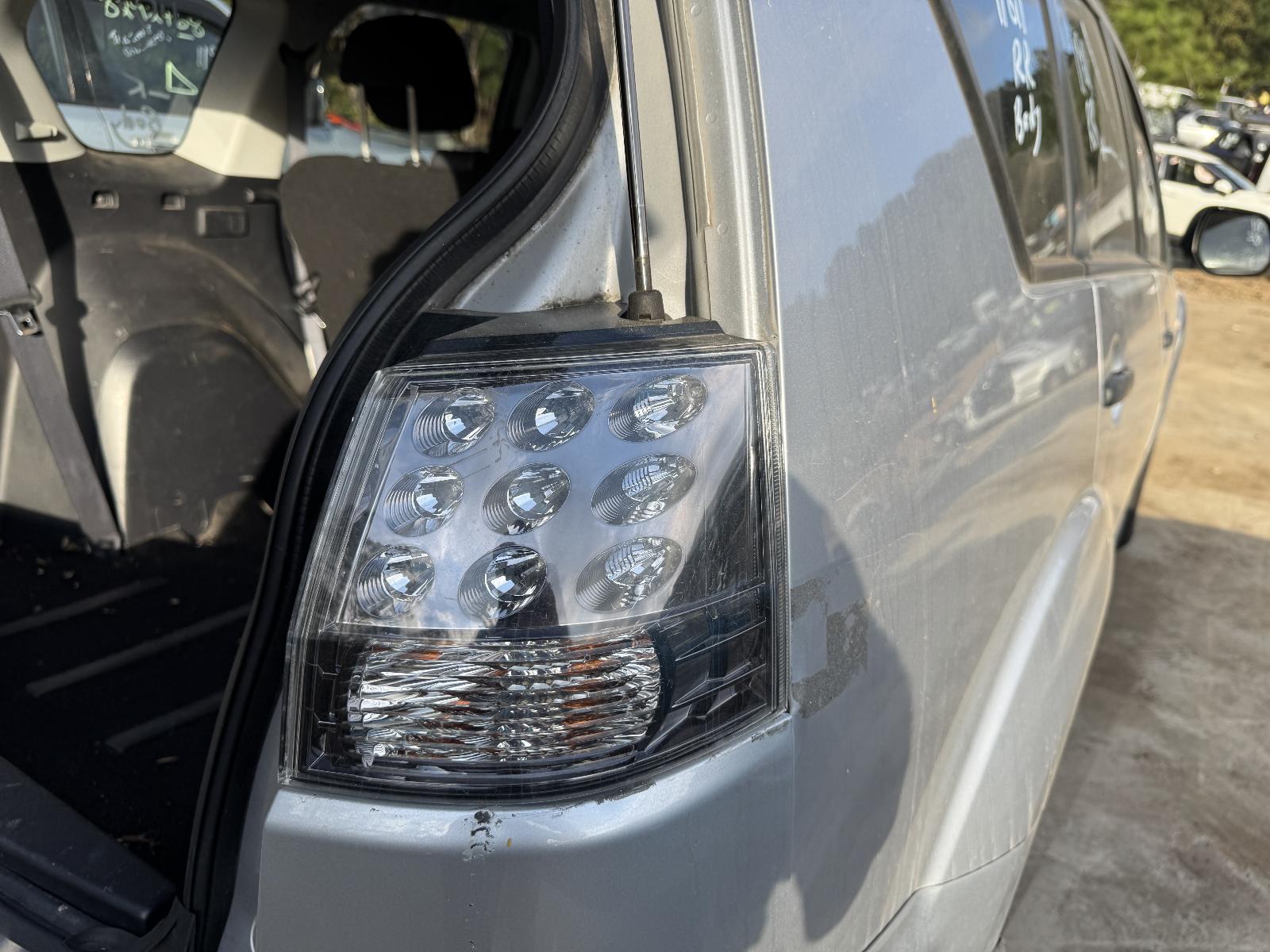 View MITSUBISHI OUTLANDER 2010 5 Door Station Wagon Breaking