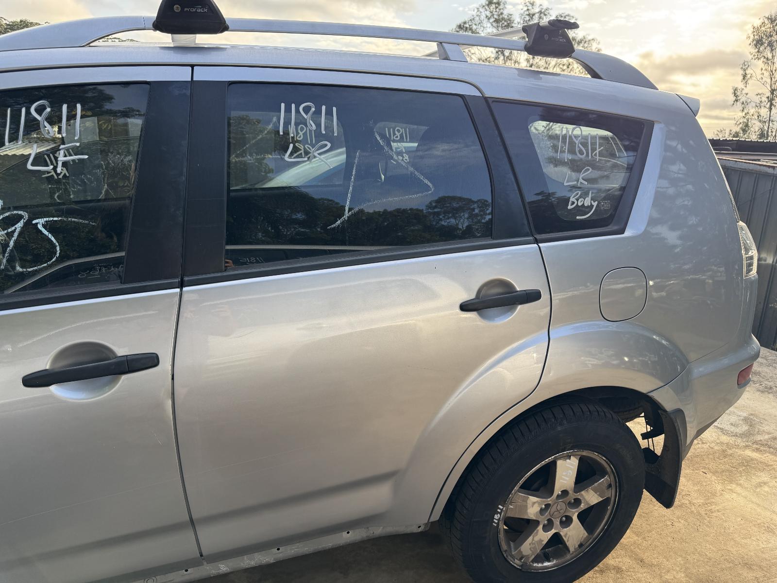 View MITSUBISHI OUTLANDER 2010 5 Door Station Wagon Breaking