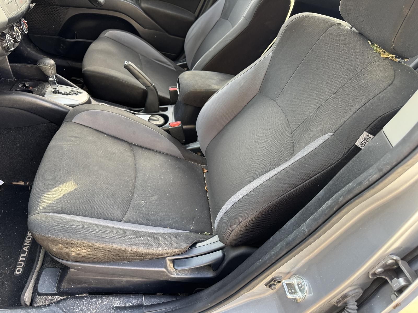 View MITSUBISHI OUTLANDER 2010 5 Door Station Wagon Breaking